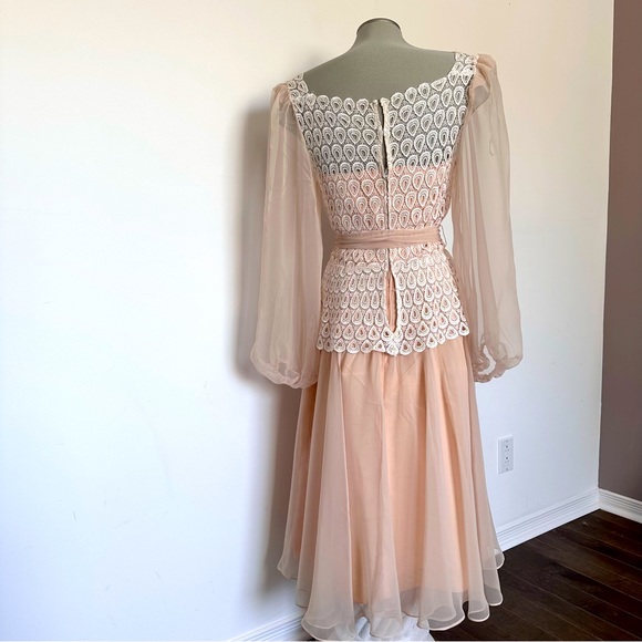 Vintage Dress - Picture 7 of 16